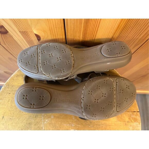 Naturalizer Bronze Women Flats Sz 7W Strappy Shoes Sandals Open Toe - Picture 7 of 9